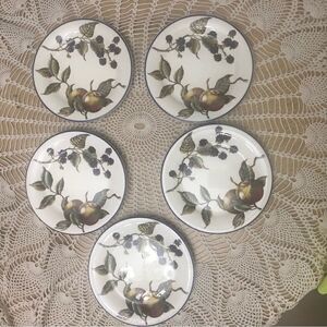Pier 1  Macintosh Italy Salad Desert Apple Blackberry Pattern Set of 5